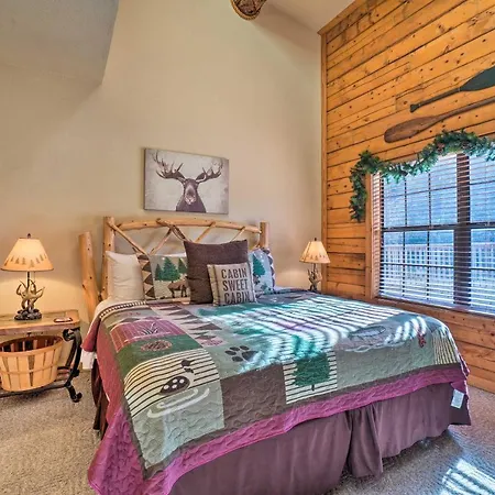 Central And Cozy Cabin About 1 Mi To Branson Strip!
